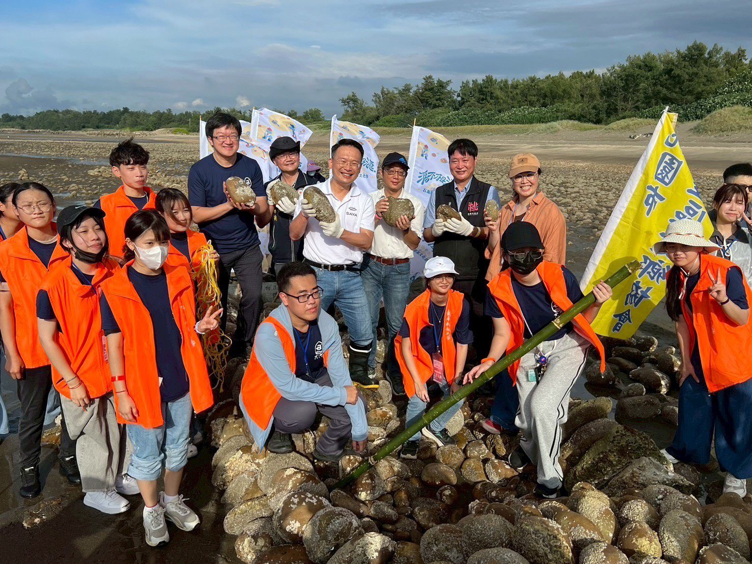 龍華科大USR計畫促進文化傳承 師生共築石滬實踐永續 龍華科大USR計畫促進文化傳承 師生共築石滬實踐永續