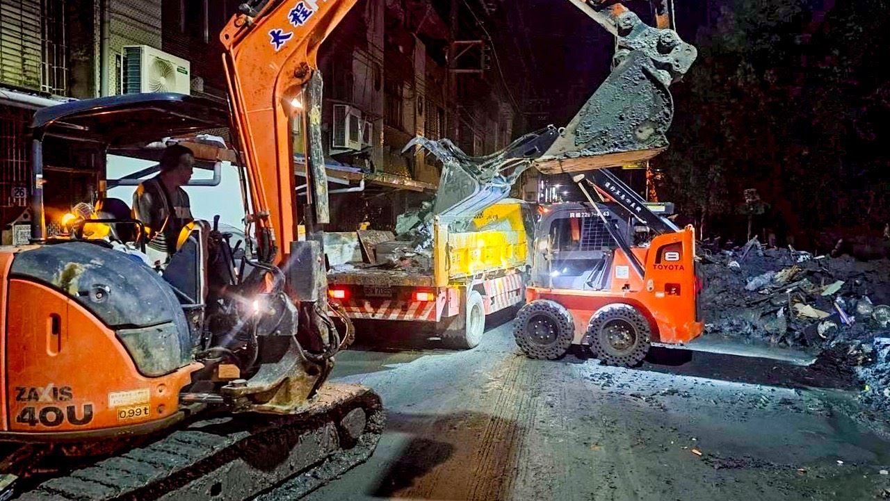 桃園夜間清運支援花蓮災區 跨局處合作復原近7公里街道