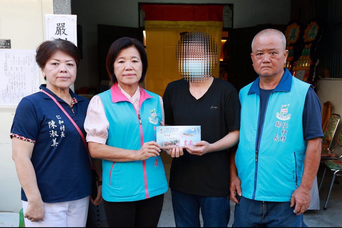 吉安鄉落實急難救助伸援迅速游淑貞赴案家發放喪葬救急金