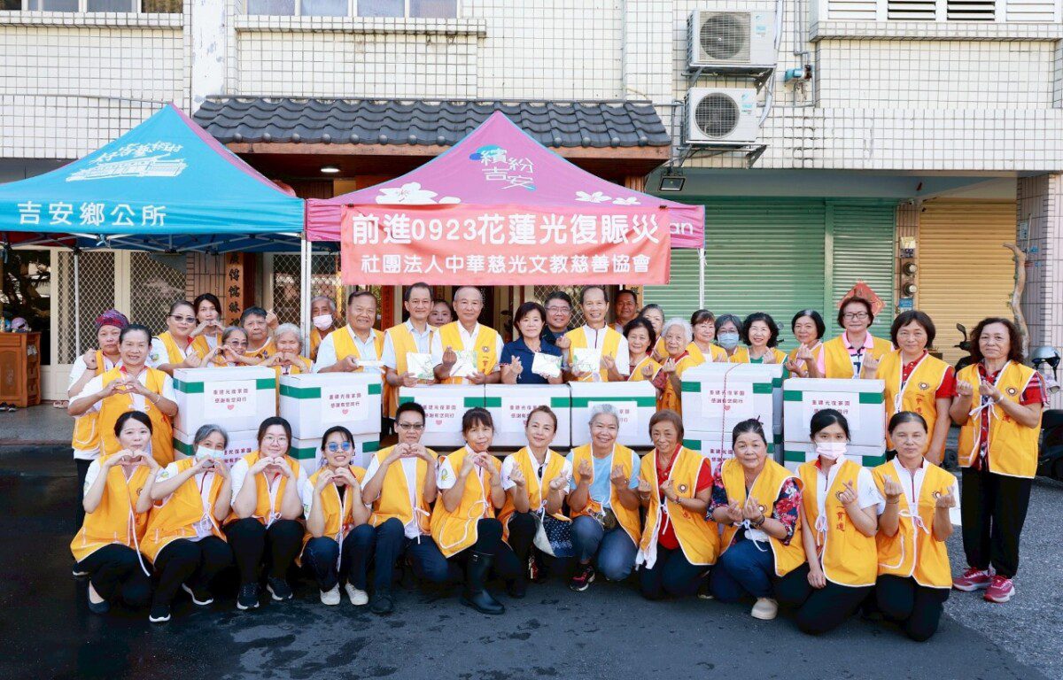 吉安鄉長游淑貞伴中華慈光文教慈善協會凌晨趕製600份熱便當送暖光復