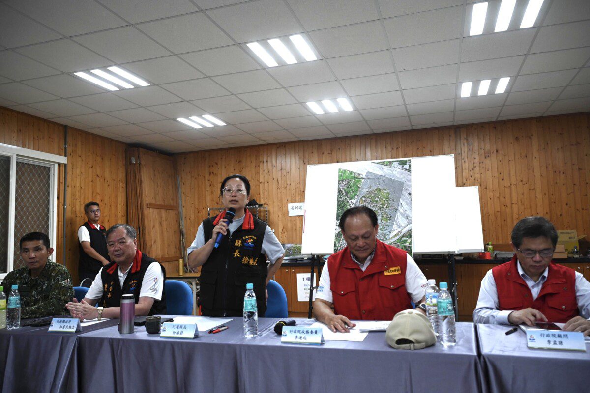 佛祖街重災區 縣長徐榛蔚向中央爭取規劃中繼宅和遷村計畫