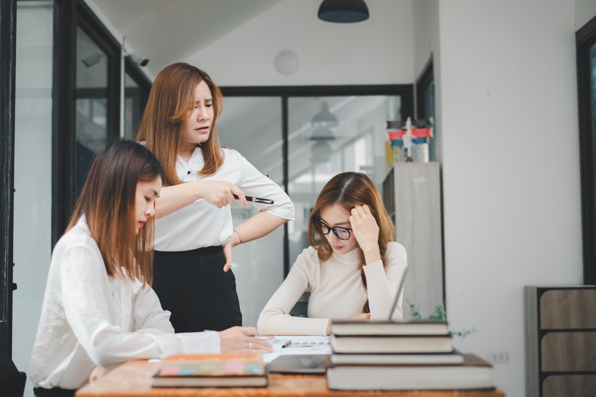 自尊心正在被摧毀？快避開這4個可怕壞習慣