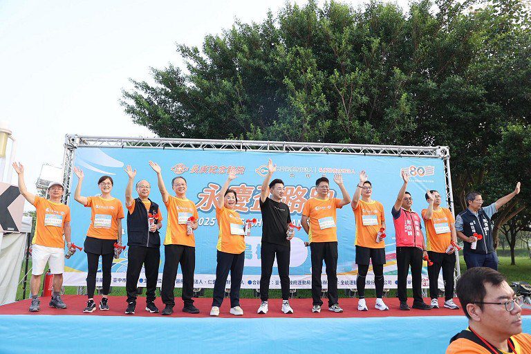 10K競賽組與3K休閒組清晨開跑　會場健康宣導與歡樂摸彩帶來熱鬧氛圍