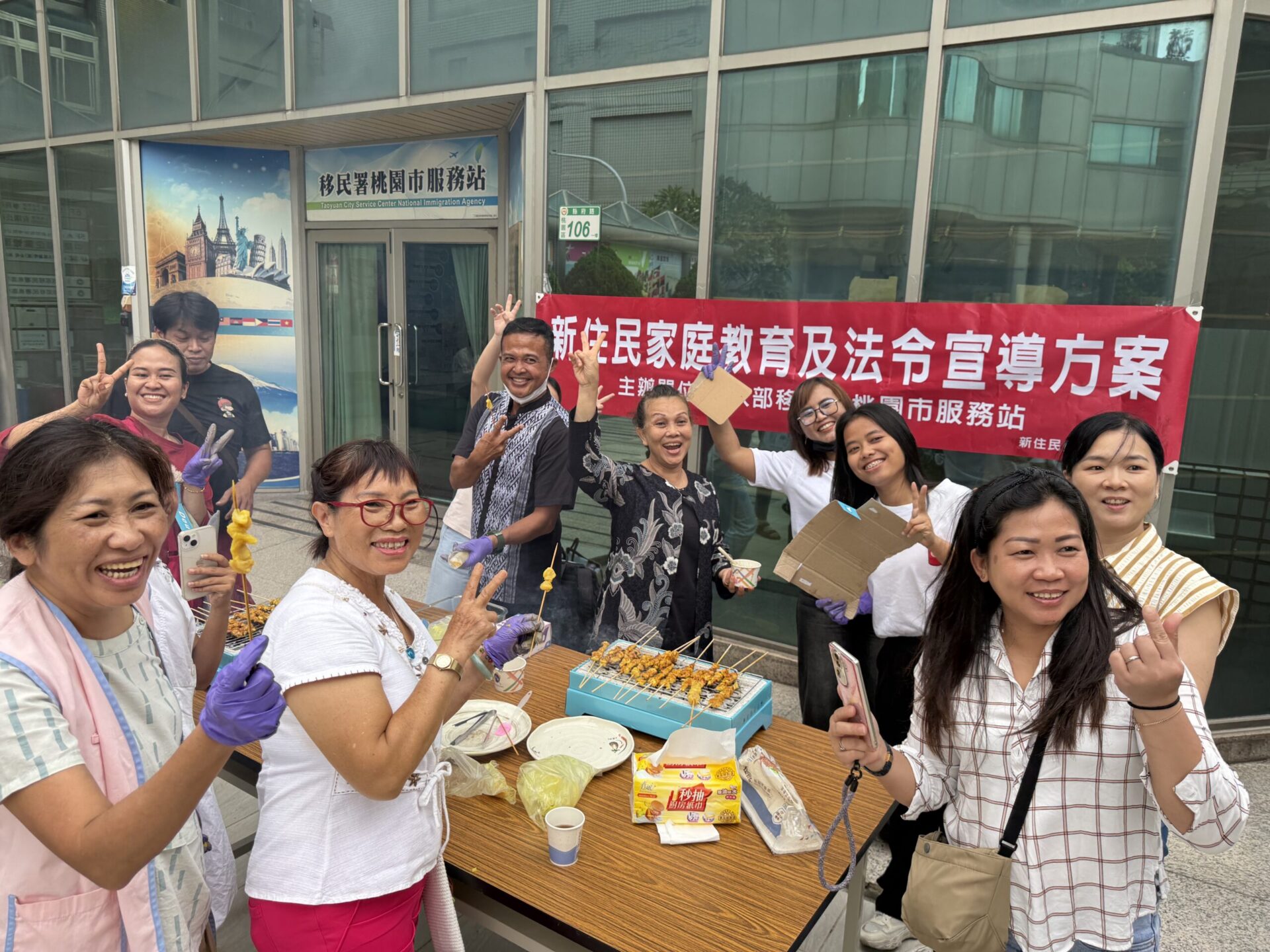 移民署桃園站邀印尼新住民開講 動手做烤沙嗲雞肉串
