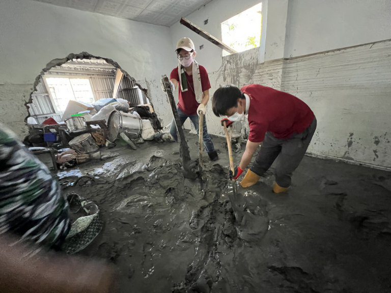 「鏟子菩薩」深入重災區　逾1500人齊心鏟泥