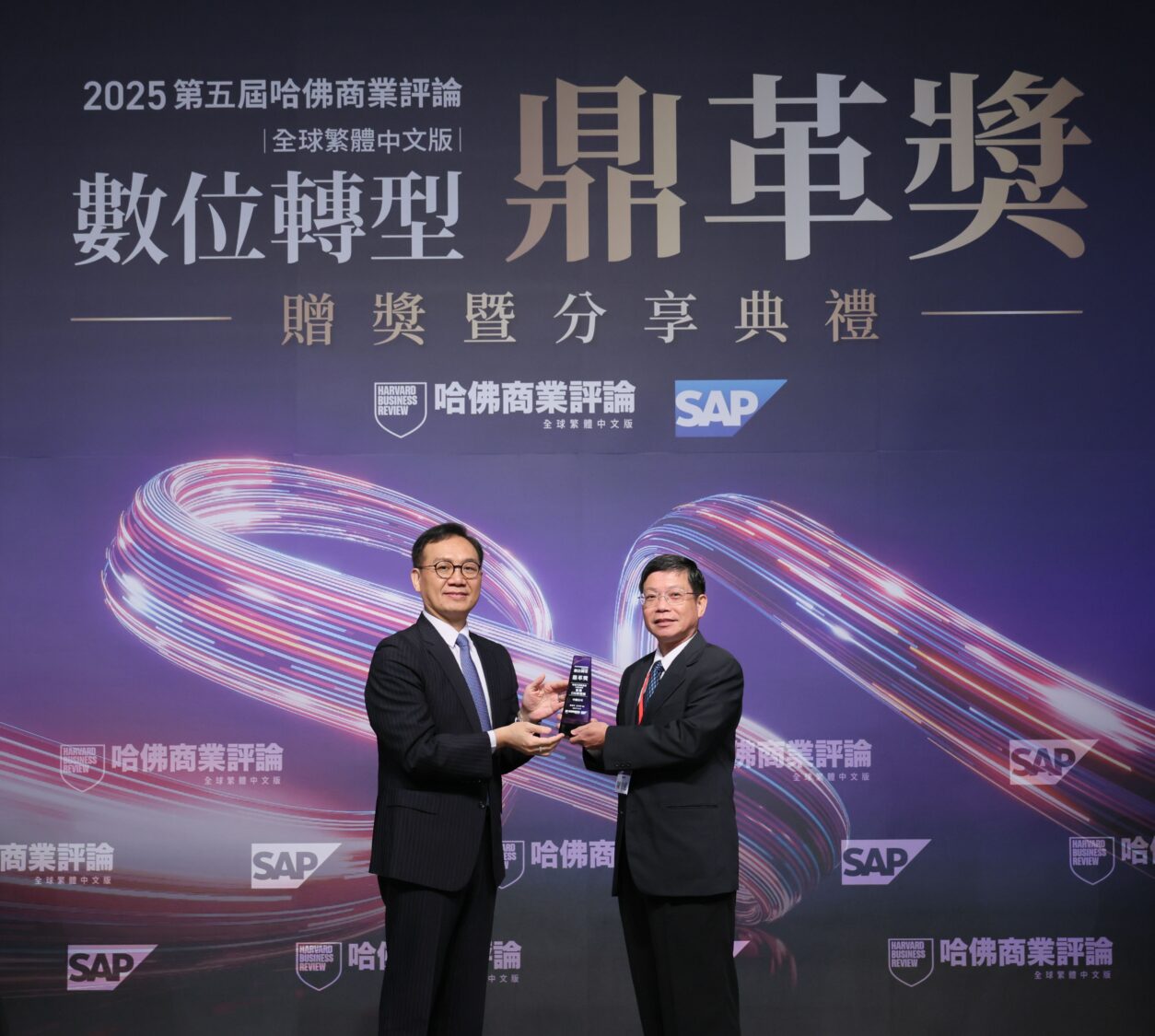 中鋼AI智造成效顯著 連兩年榮膺《哈佛商業評論》轉型標竿 中鋼AI智造成效顯著 連兩年榮膺《哈佛商業評論》轉型標竿