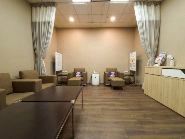 新竹市演藝廳哺集乳室改善完工 邱臣遠代理市長:提供舒適育兒空間 新竹市演藝廳哺集乳室改善完工 邱臣遠代理市長:提供舒適育兒空間