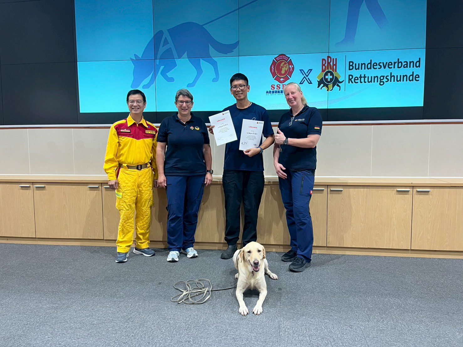 桃園消防傳捷報!搜救犬APRIL獲全台首張「路徑追蹤高級認證」 桃園消防傳捷報!搜救犬APRIL獲全台首張「路徑追蹤高級認證」