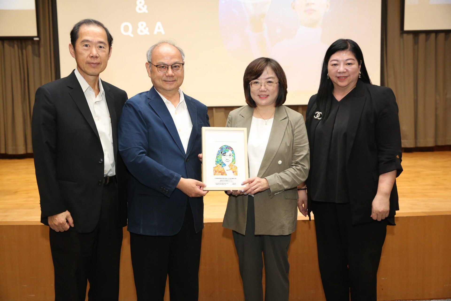 惠普資訊董事長現身龍華科大 分享永續發展趨勢助師生開拓國際視野 惠普資訊董事長現身龍華科大 分享永續發展趨勢助師生開拓國際視野