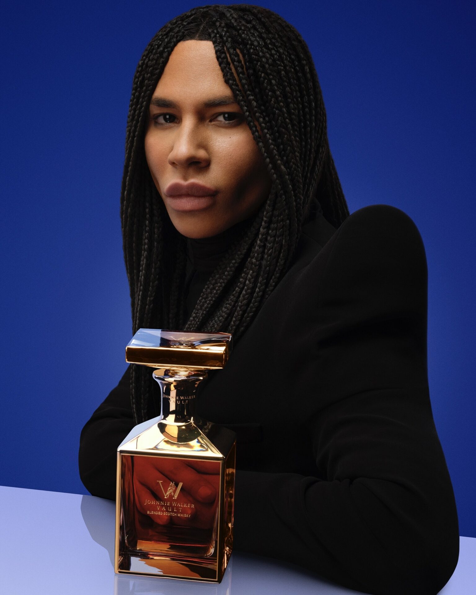 Johnnie Walker Vault 與 Olivier Rousteing 攜手呈獻「The Couture Blend」—- 雙方大膽創意聯乘的代表之作