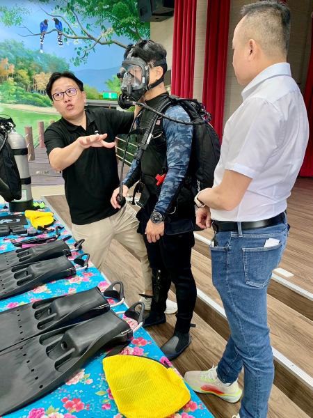 寶山鄉長邱振瑋爭取愛心企業捐贈寶山消防分隊全台最先進最完整的二套潛水救護裝備 寶山鄉長邱振瑋爭取愛心企業捐贈寶山消防分隊全台最先進最完整的二套潛水救護裝備