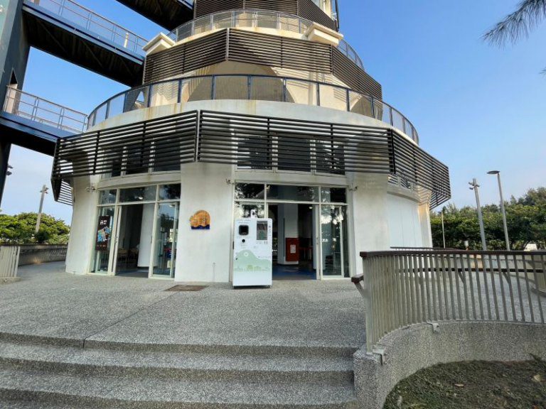 智慧回收機台加入風箏星際艦隊　邱臣遠代理市長：打造永續旅遊典範