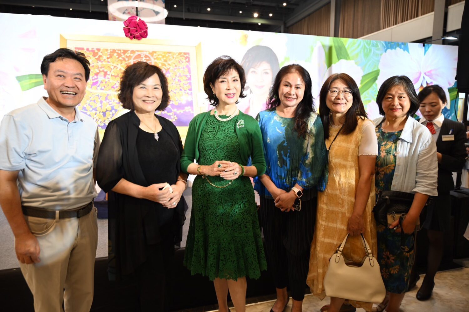 「白嘉莉美麗傳奇」新光三越左營店揭幕  71幅藝術力作震撼登場