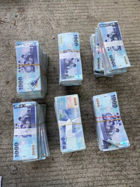 遛狗立大功 熱心民眾「一通電話阻止600萬鉅款被騙走 遛狗立大功 熱心民眾「一通電話阻止600萬鉅款被騙走