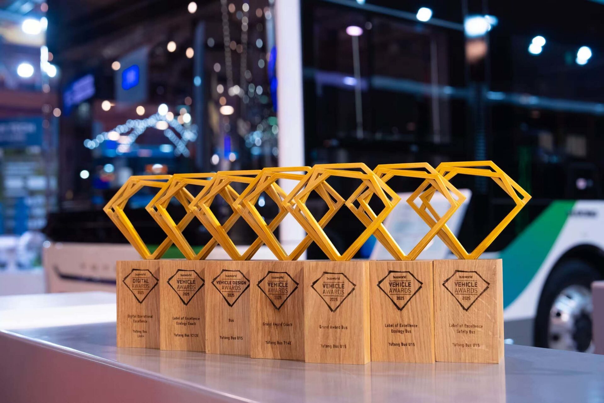 宇通客車在2025年比利時車展發佈「車電同壽」技術，並斬獲七項重磅大獎