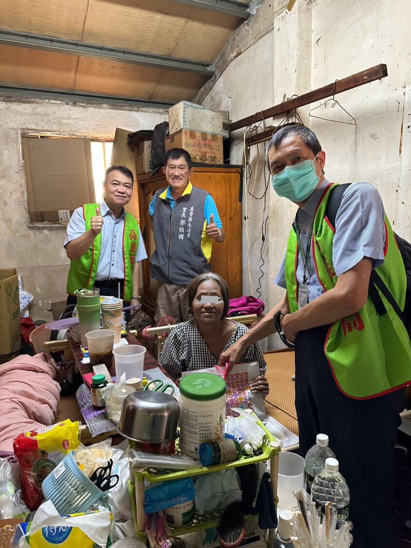 高雄郵局送暖左楠地區獨居長者公益活動 「郵情不斷線 關懷零距離」 高雄郵局送暖左楠地區獨居長者公益活動 「郵情不斷線 關懷零距離」