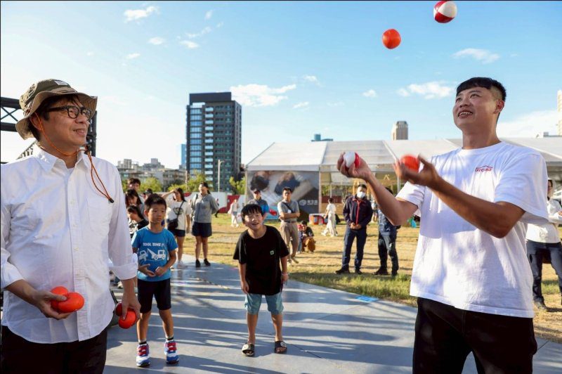 漾新聞|高雄港灣化身巨型馬戲村 《2025 FOCASA 馬戲藝術節》點亮城市國際舞台