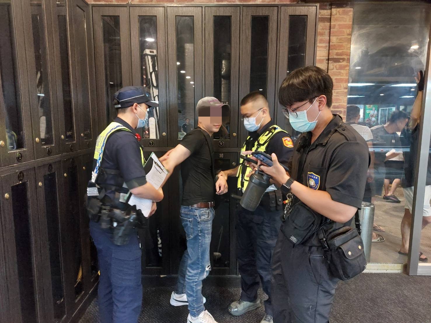 中壢警聯合移民署掃蕩治安熱區 查獲失聯移工展現執法決心