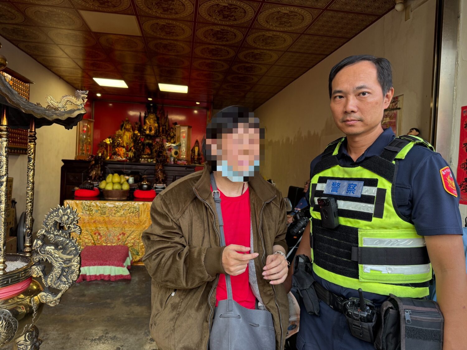 婦人迷途徘徊街頭 細心豐原警引導助返家