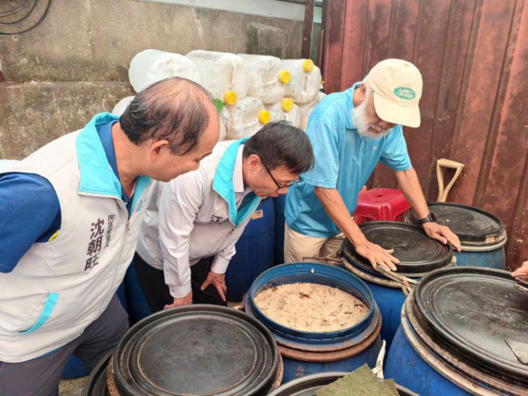 竹市推廣DIY蔬果酵素　邱臣遠代理市長：動手減廢、綠生活更環保