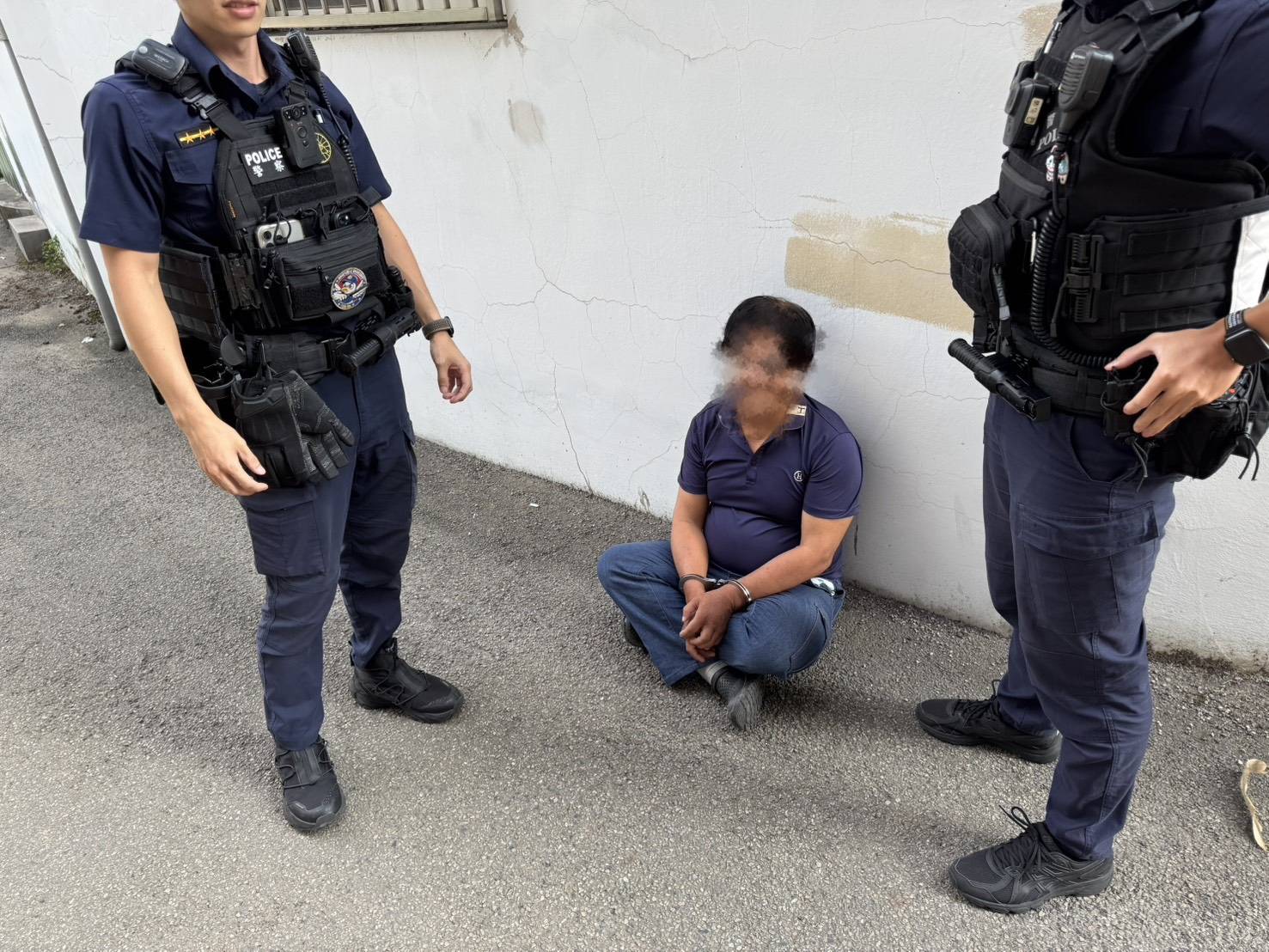 桃園通緝犯遭盤查拔腿逃 跑不到50公尺就落網 桃園通緝犯遭盤查拔腿逃 跑不到50公尺就落網