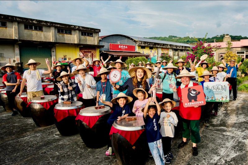 漾新聞|千人湧岡山踩單車　中秋遊「空軍小鎮」熱力爆棚