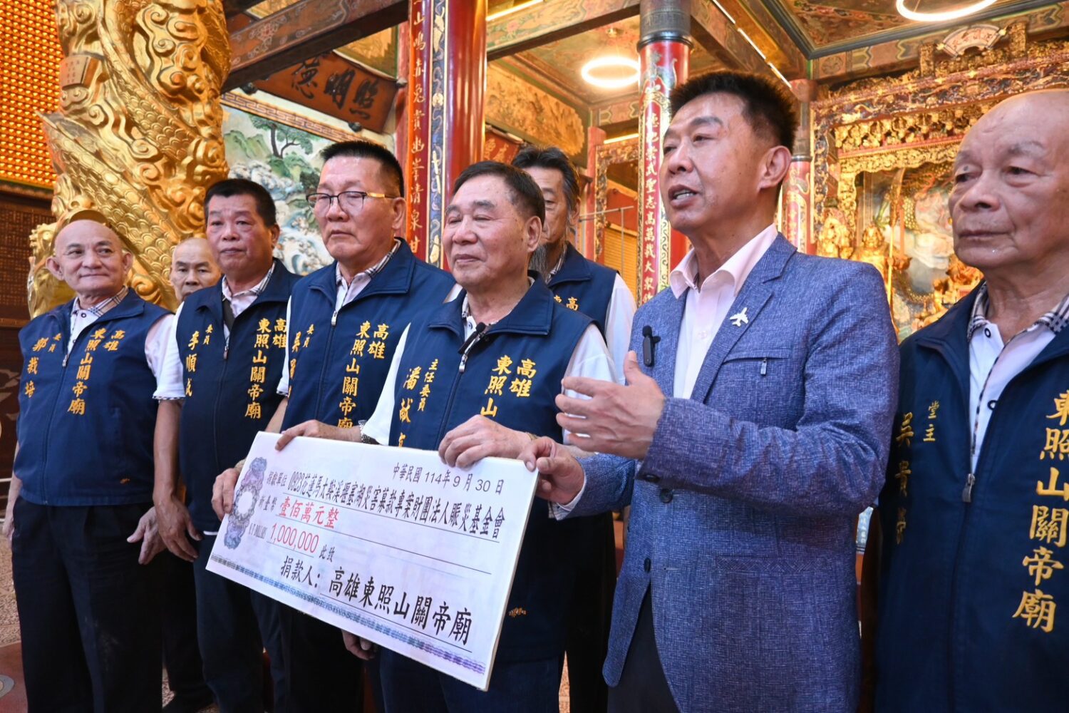 高雄東照山關帝廟捐百萬援光復 立委許智傑感謝來自宗教界的愛心匯聚