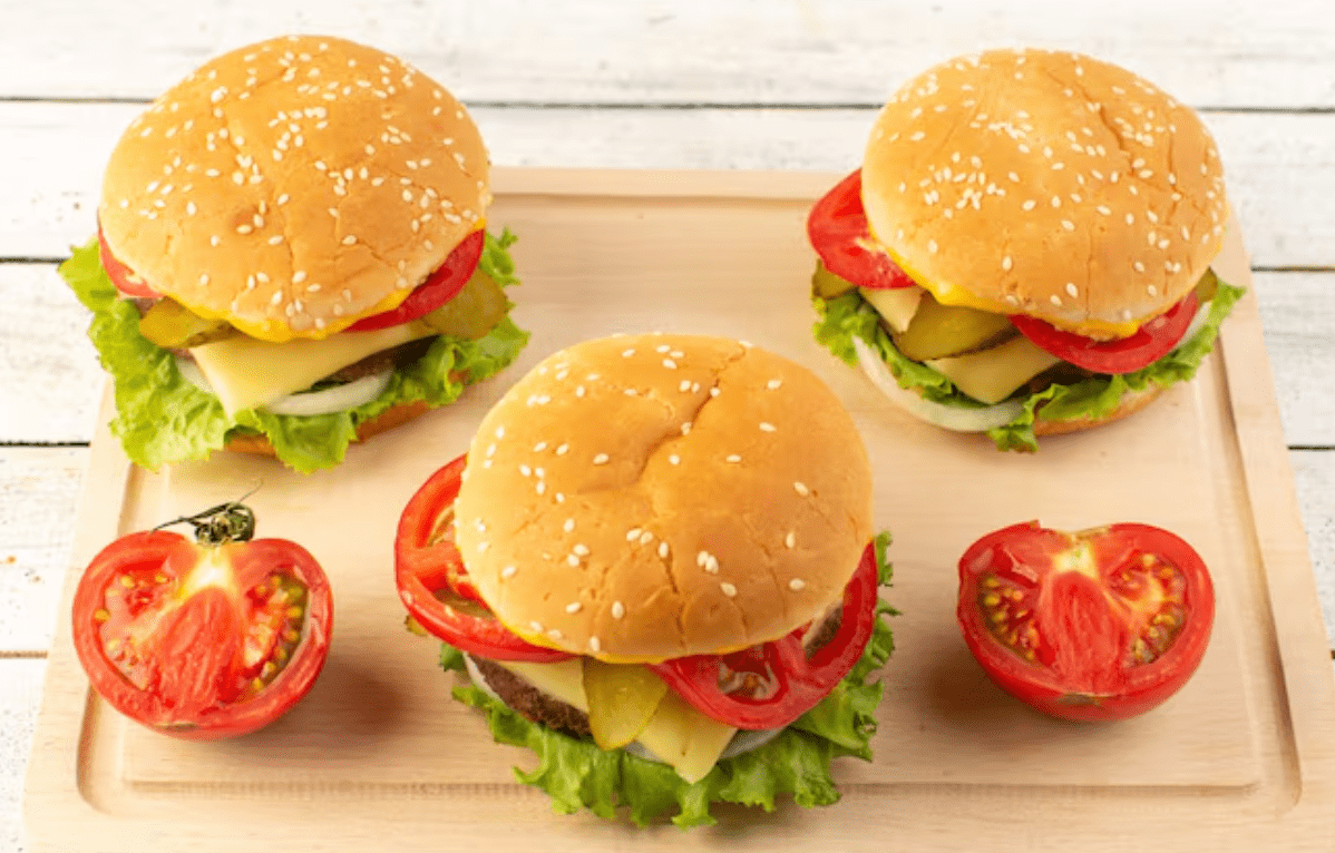 花蓮救災「狂做950顆漢堡」不夠分!老闆自責道歉:盡力了 花蓮救災「狂做950顆漢堡」不夠分!老闆自責道歉:盡力了