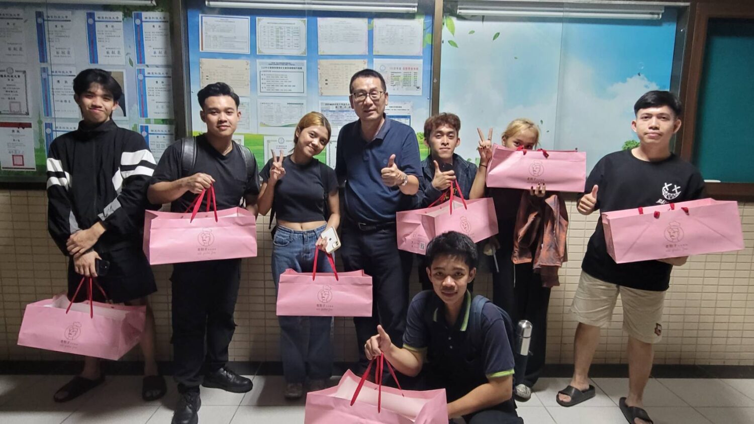 校友情誼暖人心 輔英科大中秋傳愛 用心辦學關懷僑外生 校友情誼暖人心 輔英科大中秋傳愛 用心辦學關懷僑外生