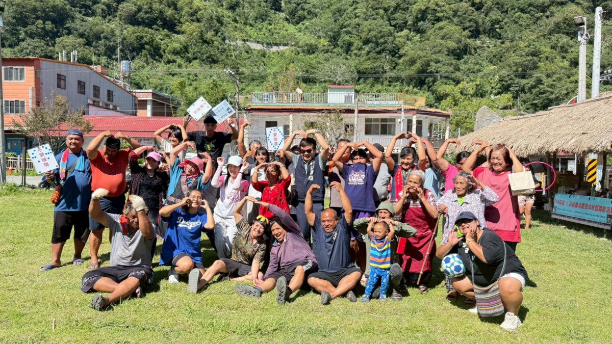 立委陳瑩攜手東森購物為台東海端災區送月餅為花蓮災區超人送雞精