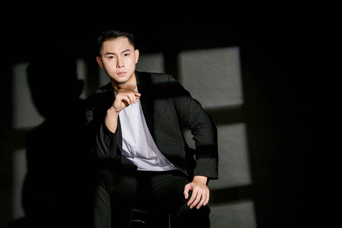 揭保健食品黑幕!8年級生技CEO「包總」直播教學,用誠信翻轉市場 揭保健食品黑幕!8年級生技CEO「包總」直播教學,用誠信翻轉市場