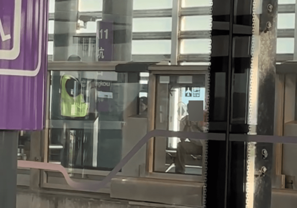 扯!桃園機捷月台吸菸、嚼檳榔不聽勸 阿伯挨罰1500元 扯!桃園機捷月台吸菸、嚼檳榔不聽勸 阿伯挨罰1500元