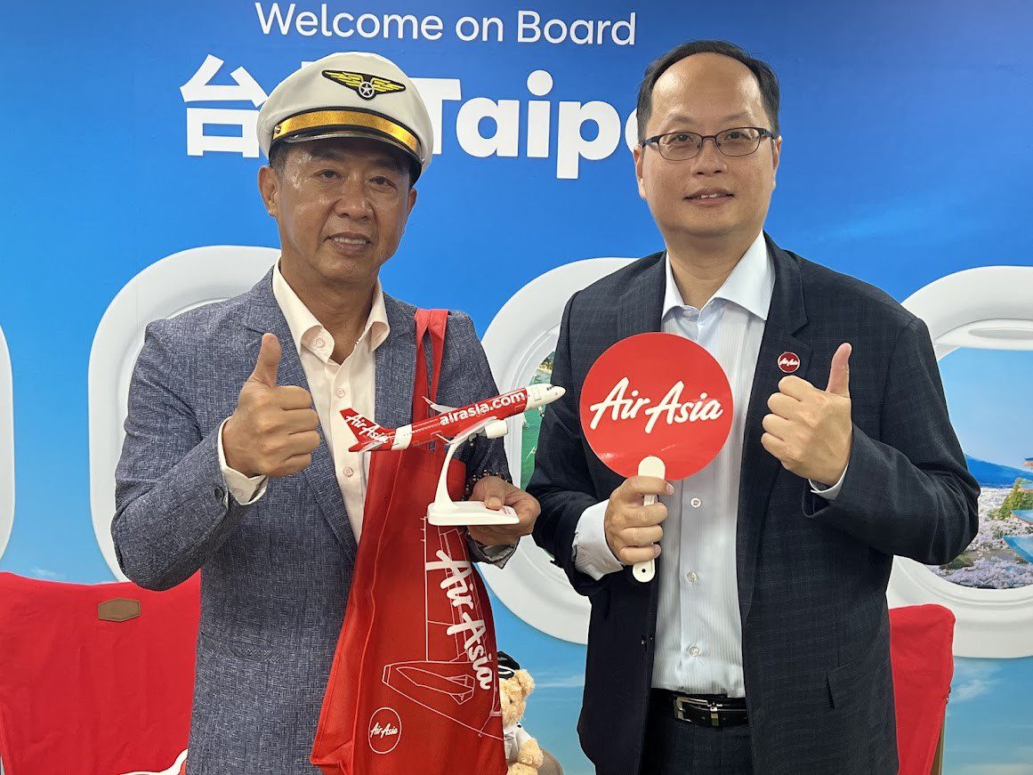 許智傑宣布好消息：高雄直飛北海道+1！爭取2026再開福岡、雅加達