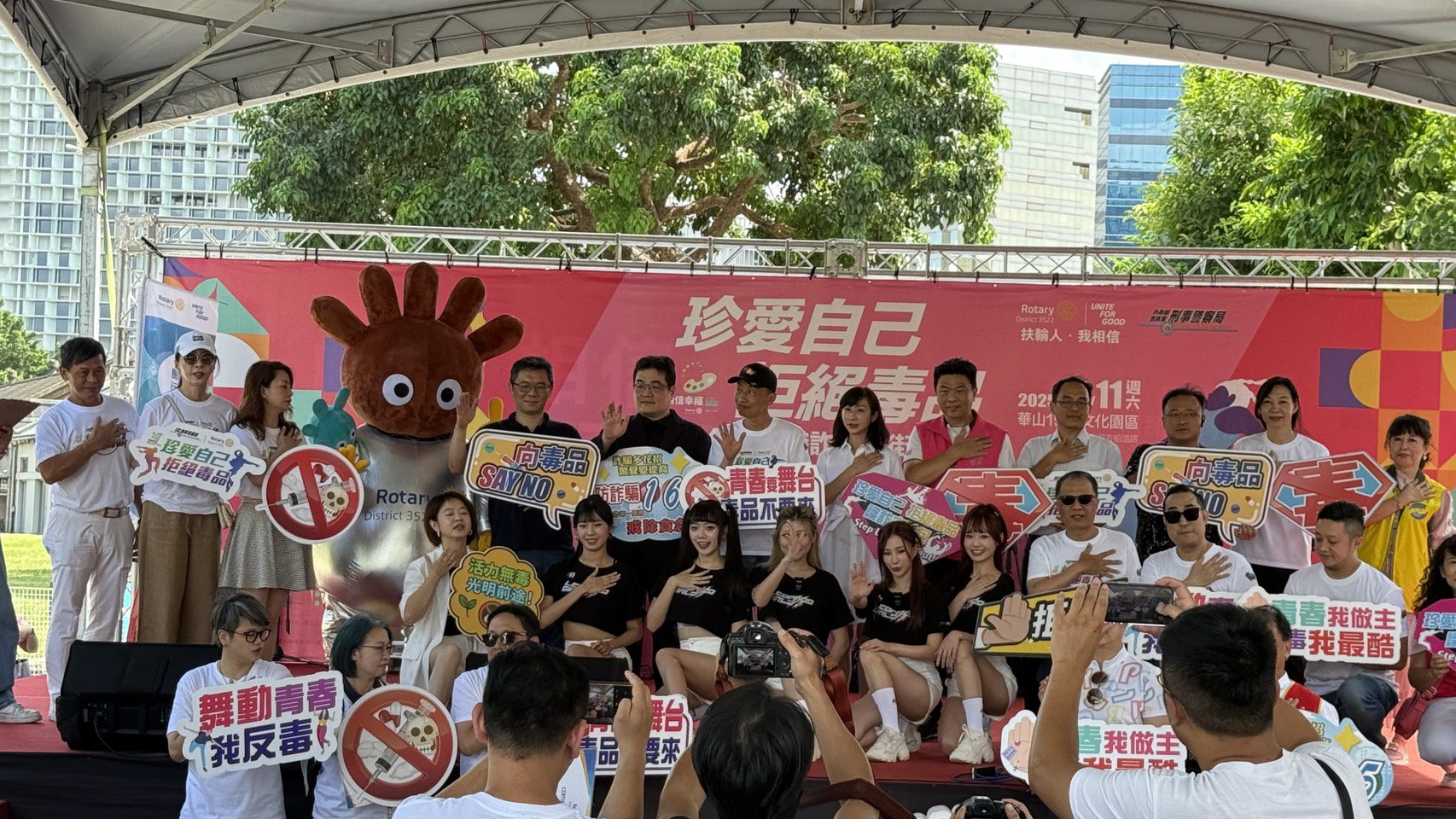 刑事局公益街舞大賽活力滿滿 電豹女領軍青春開舞宣導反毒識詐 刑事局公益街舞大賽活力滿滿 電豹女領軍青春開舞宣導反毒識詐