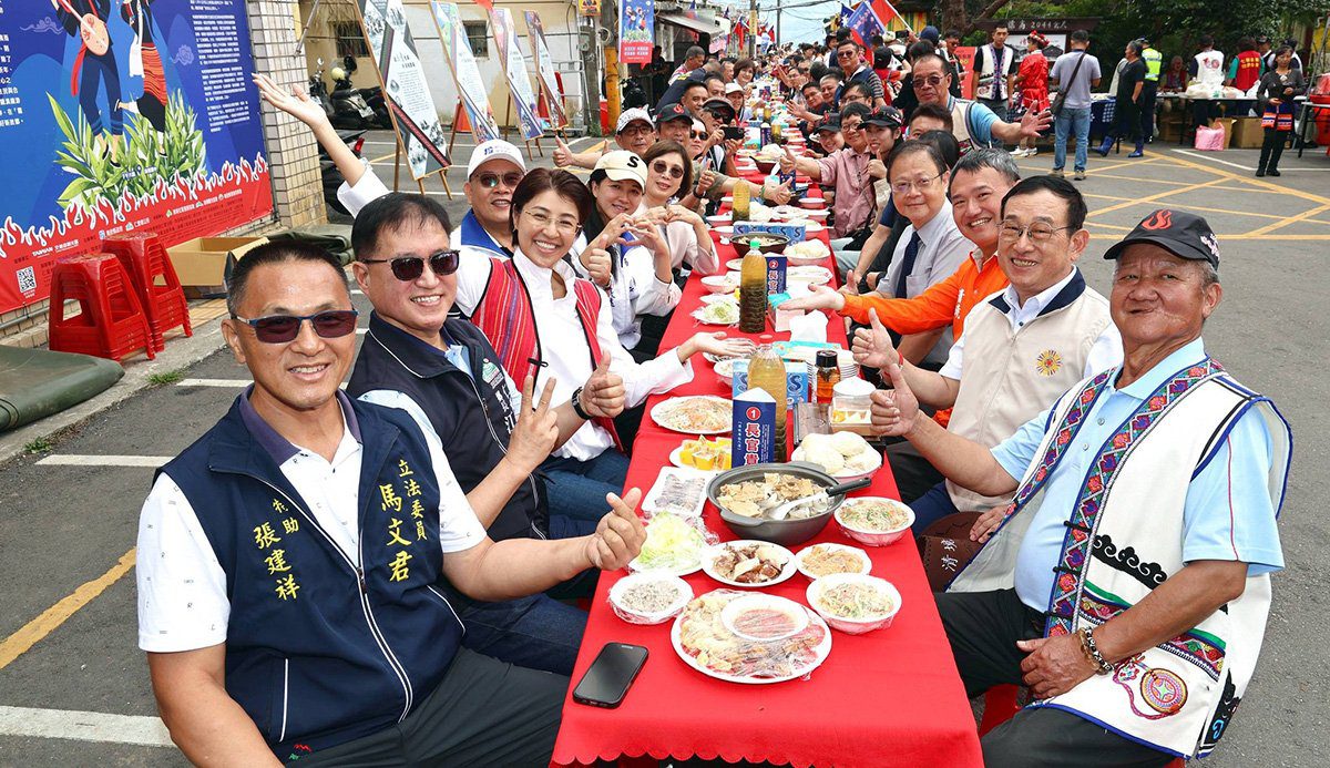 清境火把節10月24日登場 哈尼族長街宴熱鬧揭序幕 清境火把節10月24日登場 哈尼族長街宴熱鬧揭序幕