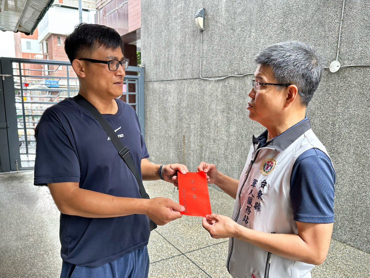 臺東軍人服務站探視療養官兵 祝褔早日康復