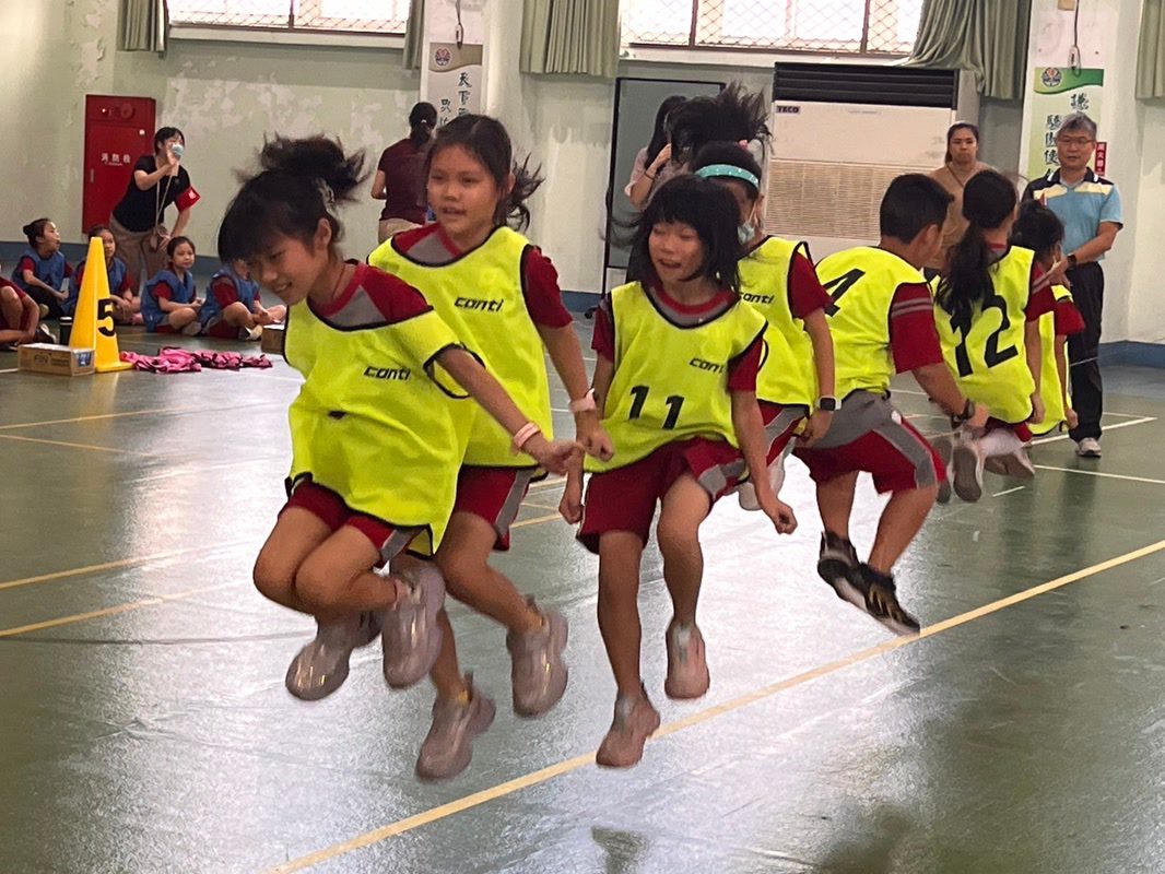 桃園復旦國小班際跳繩比賽活力登場 培養團隊合作精神
