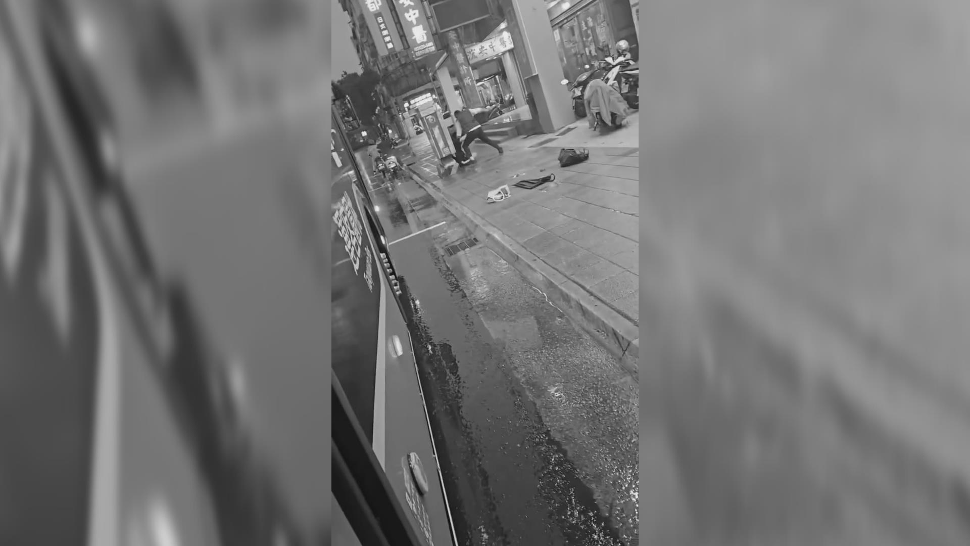 高中生遭桃客司機暴打 學校內部信澄清「沒有坐霸王車」 高中生遭桃客司機暴打 學校內部信澄清「沒有坐霸王車」