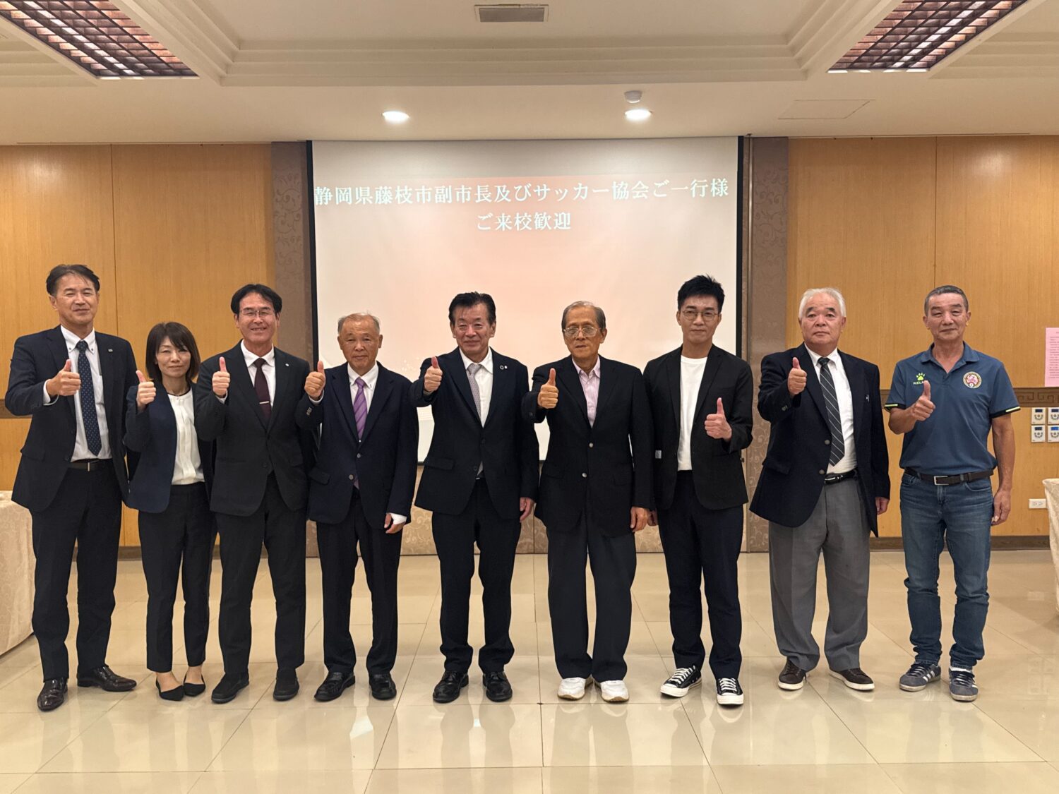 中山工商餐飲科師生以段木香菇創意料理驚豔高雄食品展 中山工商餐飲科師生以段木香菇創意料理驚豔高雄食品展