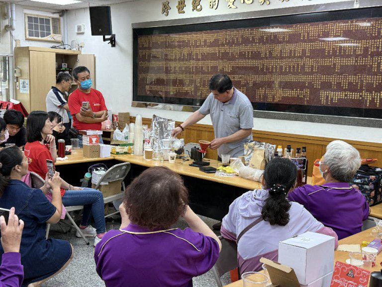 北高雄家扶志工訓練 煮咖啡需要耐心與用心如同陪伴家庭 北高雄家扶志工訓練 煮咖啡需要耐心與用心如同陪伴家庭