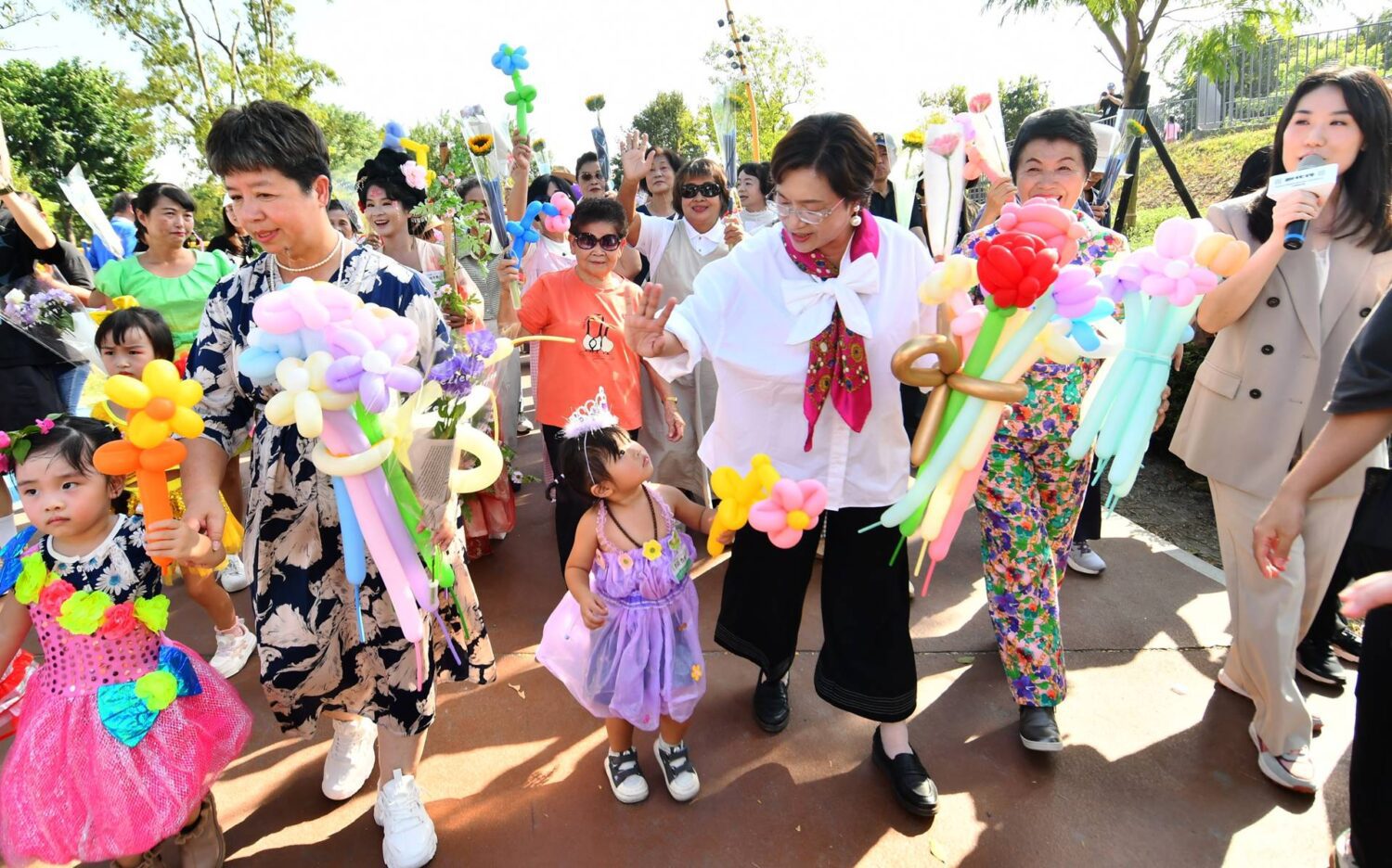 全民設計散步日《花田衣秀|花漾行》  漫步田尾怡心園景觀步道走秀 全民設計散步日《花田衣秀|花漾行》  漫步田尾怡心園景觀步道走秀