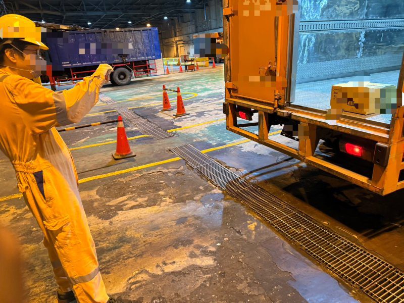 漾新聞|嘉里大榮隱匿貨運清單延誤追查 高市衛生局重罰300萬並勒令停業一週 漾新聞|嘉里大榮隱匿貨運清單延誤追查 高市衛生局重罰300萬並勒令停業一週