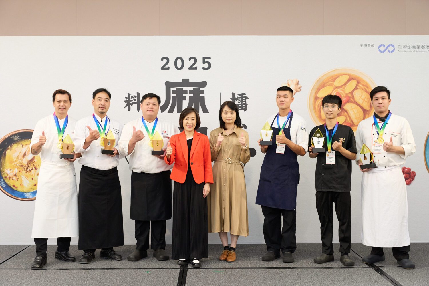 「2025麻油料理擂台決賽」十家主廚爭奪「麻油料理王」殊榮 「2025麻油料理擂台決賽」十家主廚爭奪「麻油料理王」殊榮