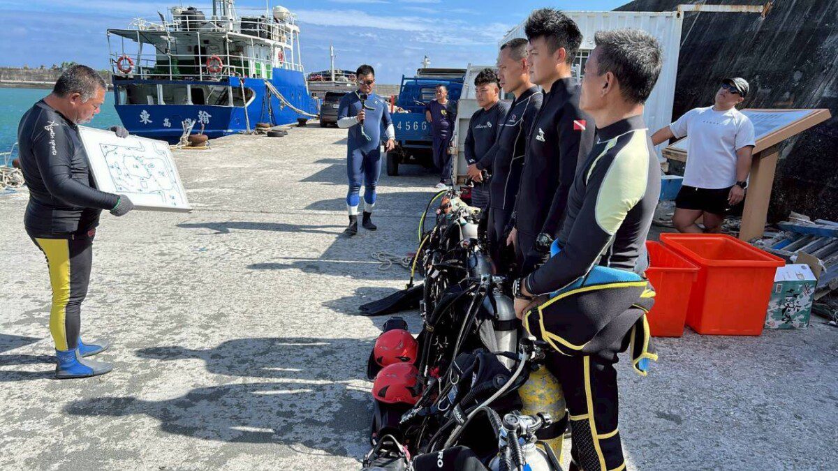 臺東環保局淨海行動迎接國際衝浪賽 清出388公斤海廢物 臺東環保局淨海行動迎接國際衝浪賽 清出388公斤海廢物