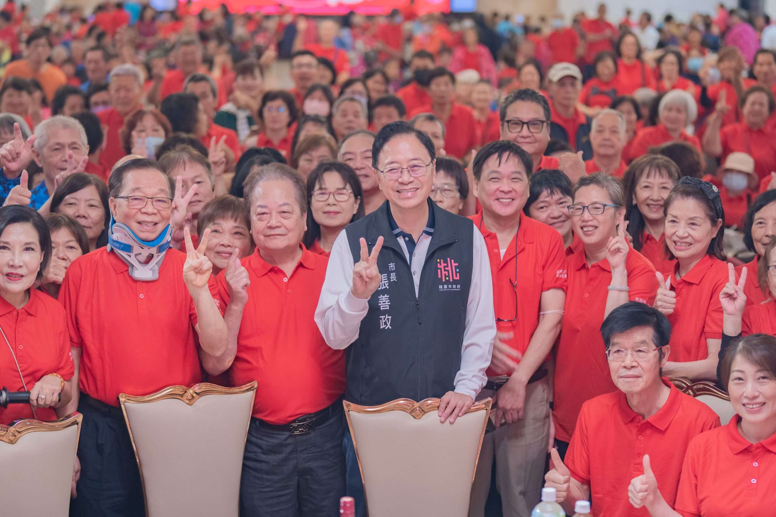 八德重陽敬老餐敘展現長輩活力 張善政承諾持續提升福利政策 八德重陽敬老餐敘展現長輩活力 張善政承諾持續提升福利政策