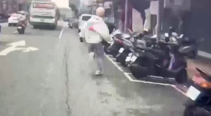 【有片】通緝犯棄車狂奔遭追捕 龜山警一查他還有「這身分」 【有片】通緝犯棄車狂奔遭追捕 龜山警一查他還有「這身分」
