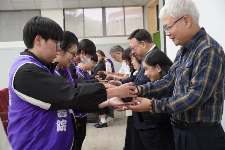 書院生拜師禮感受師道精神 錢復分享許倬雲生命歷程 書院生拜師禮感受師道精神 錢復分享許倬雲生命歷程