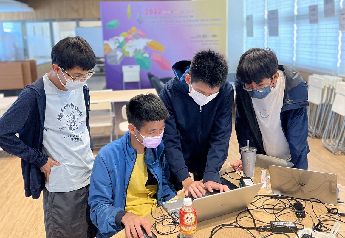 擔心 AI 搶飯碗?茹義學:跨域整合+「三重溝通力」才是王牌 擔心 AI 搶飯碗?茹義學:跨域整合+「三重溝通力」才是王牌
