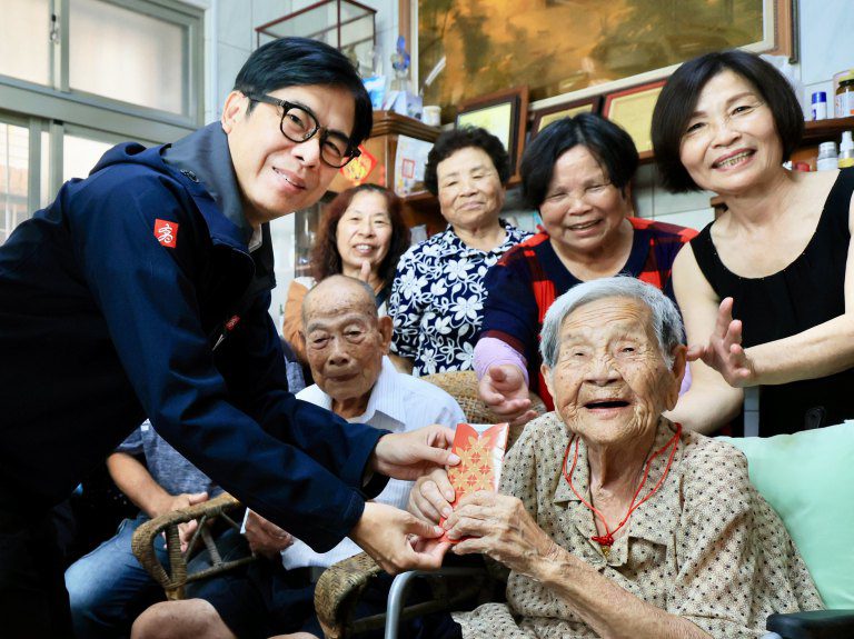 重陽節前夕陳其邁市長赴田寮慰訪百歲人瑞夫妻 祝賀福壽雙全 重陽節前夕陳其邁市長赴田寮慰訪百歲人瑞夫妻 祝賀福壽雙全