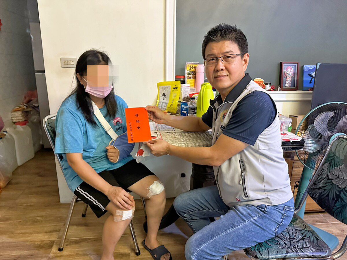 憲兵士官母親車禍意外受傷 臺東軍服站關懷送暖 憲兵士官母親車禍意外受傷 臺東軍服站關懷送暖